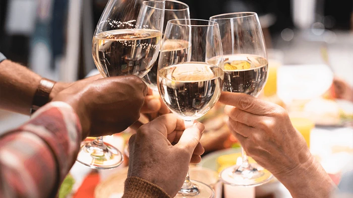 Alkohol i dieta: jak pić wino bez szkody dla sylwetki