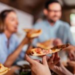 zamawianie-pizzy-z-dostawa-zalety-uslugi.webp.webp